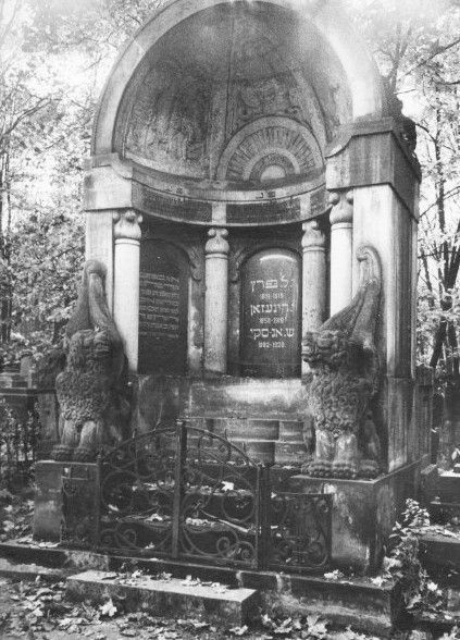 An -ohel- from the Jewish Cemetery in Warsaw